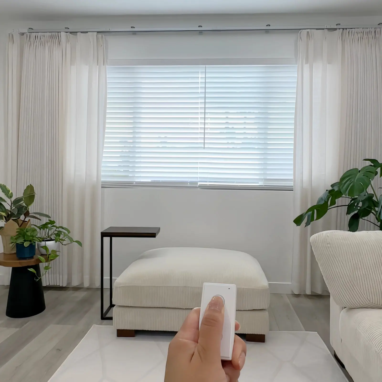 Lark Motorized Curtain Tracks - Image 4